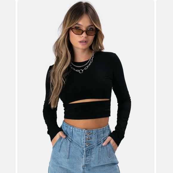 ADIKA - black crop top with cutout - Picture 2 of 6